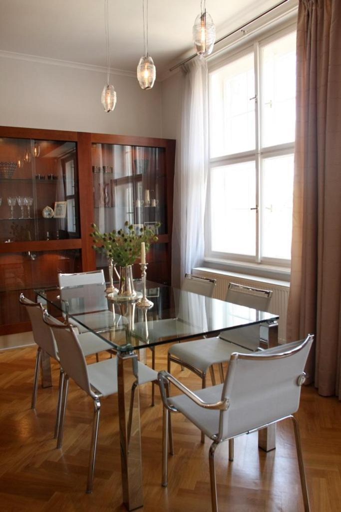 Spacious Elegance In The Heart Of Old Town Lägenhet